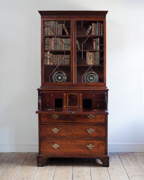 FINE QUALITY GEORGE III MAHOGANY SECRETAIRE BOOKCASE - ADDITIONAL PHOTO 3