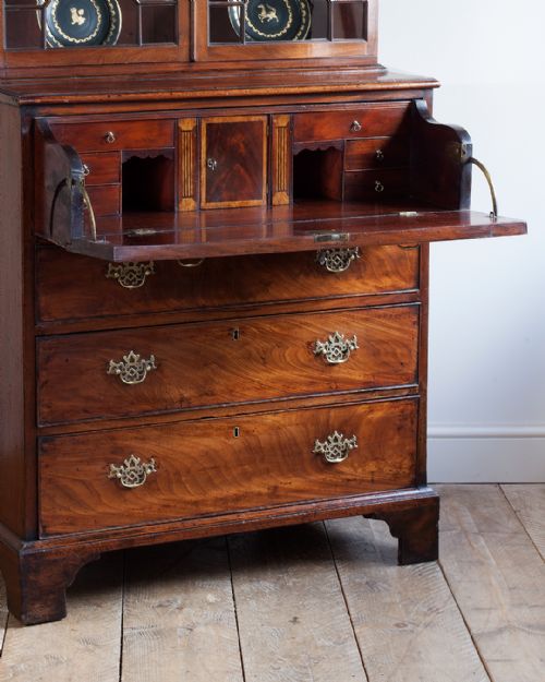FINE QUALITY GEORGE III MAHOGANY SECRETAIRE BOOKCASE - ADDITIONAL PHOTO 4