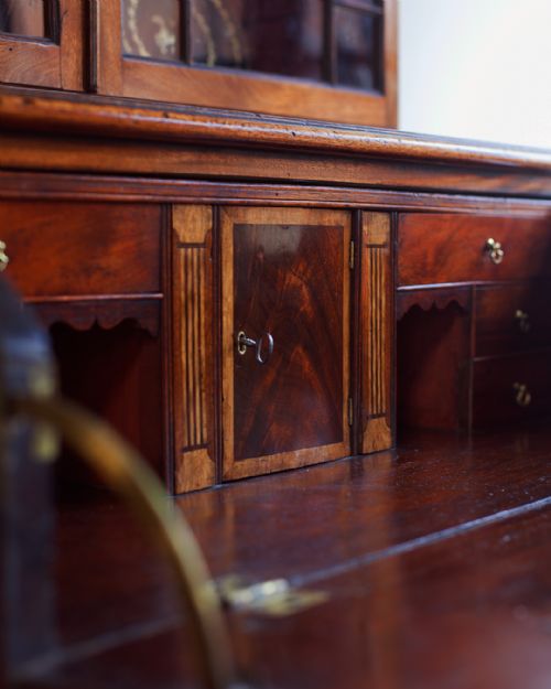 FINE QUALITY GEORGE III MAHOGANY SECRETAIRE BOOKCASE - ADDITIONAL PHOTO 5