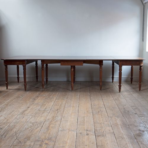 REGENCY MAHOGANY DINING TABLE - ADDITIONAL PHOTO 2