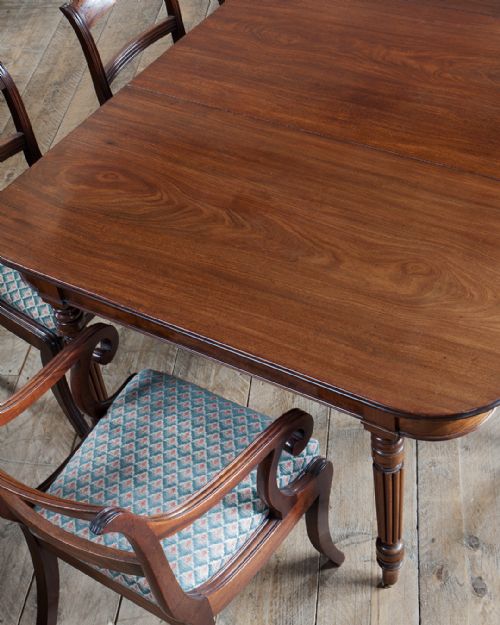 REGENCY MAHOGANY DINING TABLE - ADDITIONAL PHOTO 3