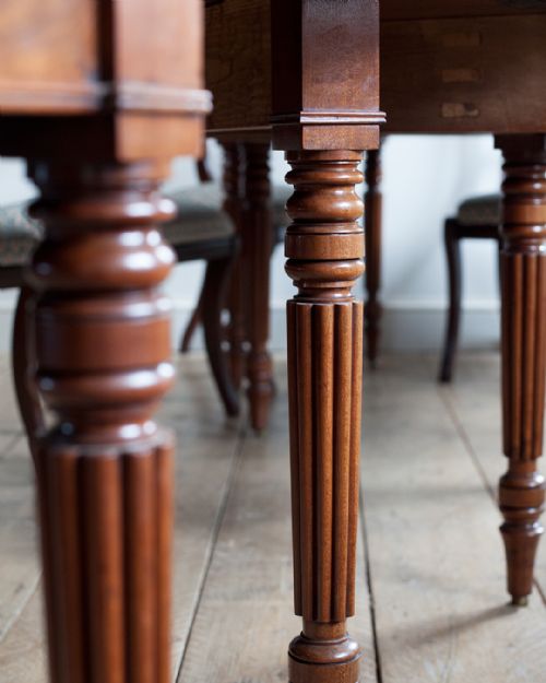 REGENCY MAHOGANY DINING TABLE - ADDITIONAL PHOTO 4