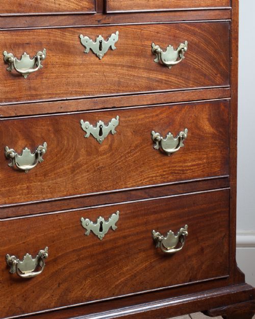 GEORGE III MAHOGANY CHEST OF DRAWERS - ADDITIONAL PHOTO 1