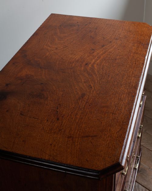 GEORGE III MAHOGANY CHEST OF DRAWERS - ADDITIONAL PHOTO 3