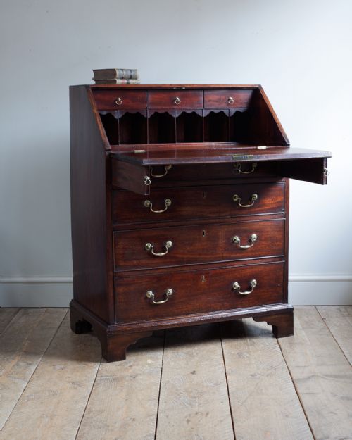 SMALL GEORGE III MAHOGANY BUREAU - ADDITIONAL PHOTO 1