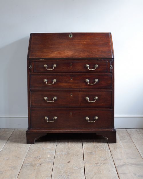 SMALL GEORGE III MAHOGANY BUREAU - ADDITIONAL PHOTO 2