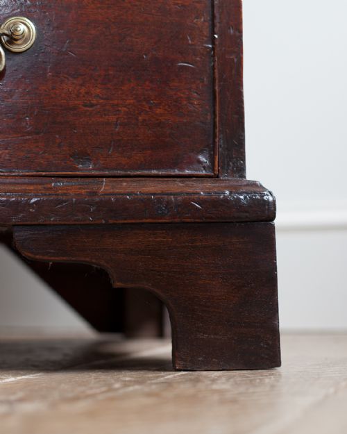 SMALL GEORGE III MAHOGANY BUREAU - ADDITIONAL PHOTO 9