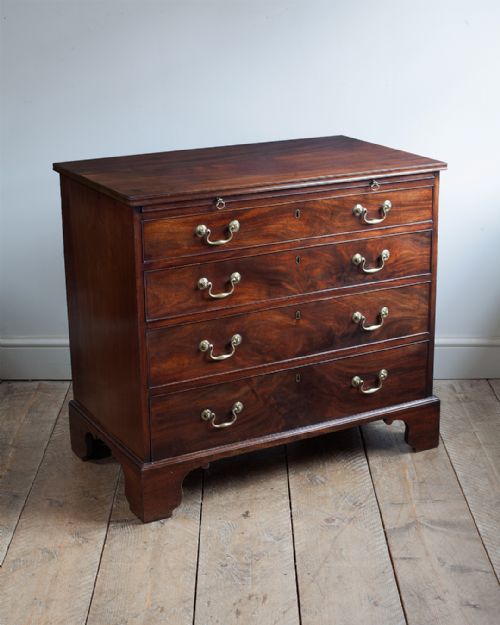GEORGE III MAHOGANY CHEST OF DRAWERS IN GOOD ORIGINAL CONDITION - ADDITIONAL PHOTO 1