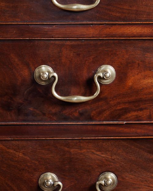 GEORGE III MAHOGANY CHEST OF DRAWERS IN GOOD ORIGINAL CONDITION - ADDITIONAL PHOTO 3