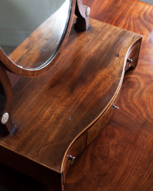 GEORGIAN MAHOGANY SERPENTINE TOILET MIRROR - ADDITIONAL PHOTO 3