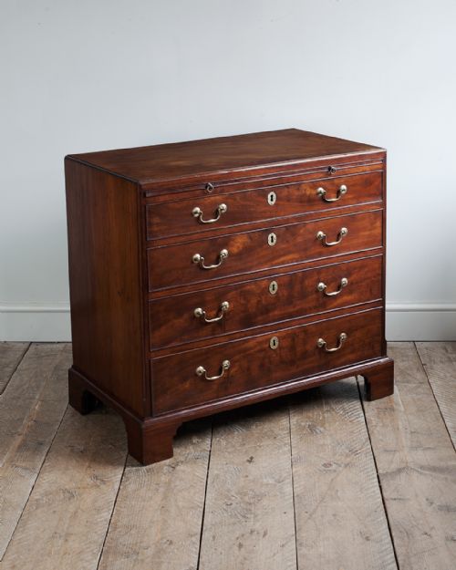 GEORGE III MAHOGANY CHEST OF DRAWERS - ADDITIONAL PHOTO 1