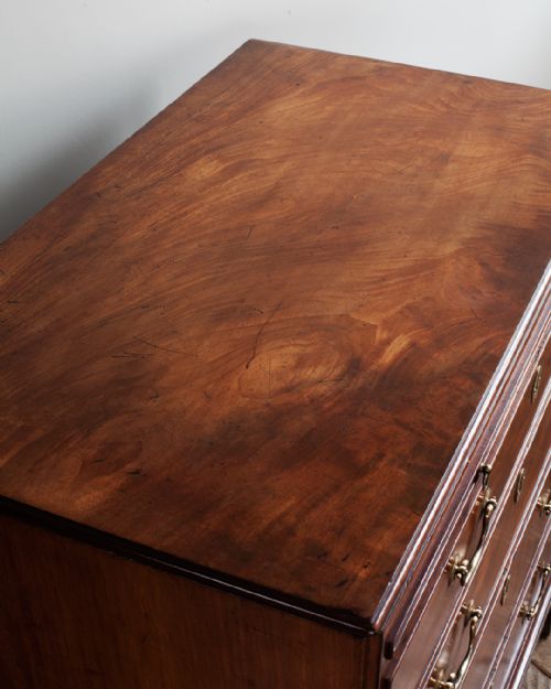 GEORGE III MAHOGANY CHEST OF DRAWERS - ADDITIONAL PHOTO 5