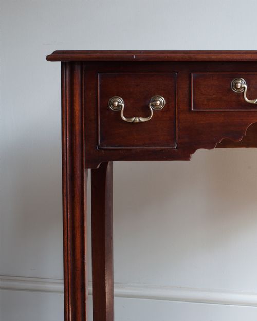 GEORGIAN MAHOGANY LOWBOY - ADDITIONAL PHOTO 2