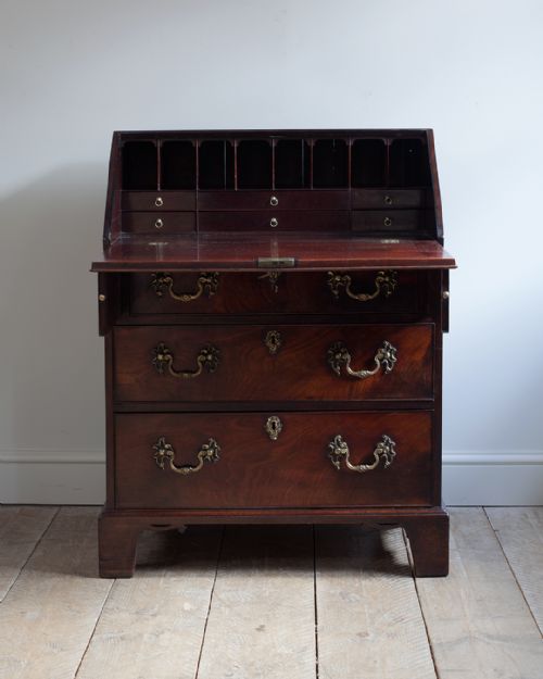 GEORGE III MAHOGANY BUREAU - ADDITIONAL PHOTO 1