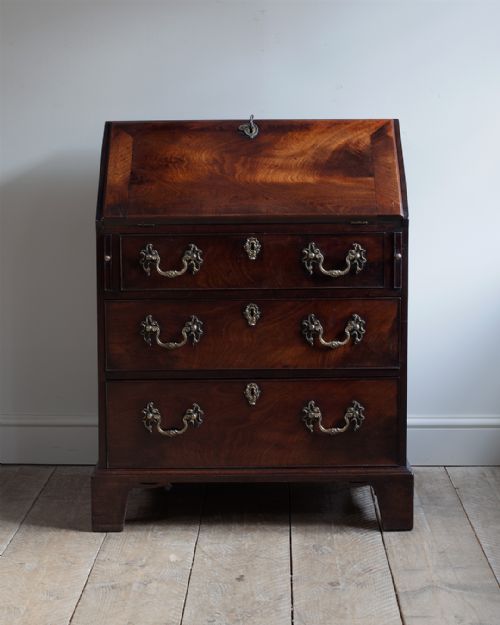 GEORGE III MAHOGANY BUREAU - ADDITIONAL PHOTO 3