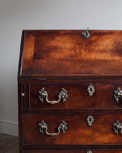 GEORGE III MAHOGANY BUREAU - ADDITIONAL PHOTO 4