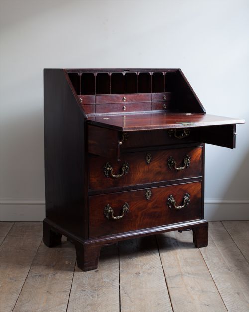 GEORGE III MAHOGANY BUREAU - ADDITIONAL PHOTO 6