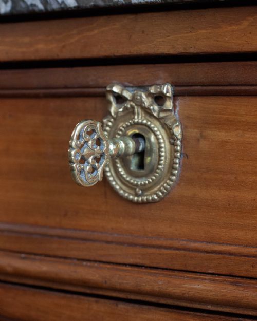 LATE 18TH CENTURY FRENCH MAHOGANY COMMODE - ADDITIONAL PHOTO 8