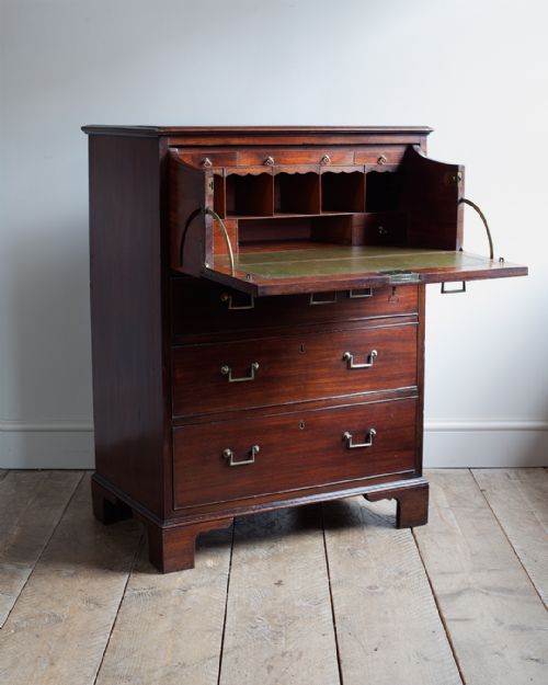 GEORGE III MAHOGANY SECRETAIRE CHEST OF DRAWERS - ADDITIONAL PHOTO 1
