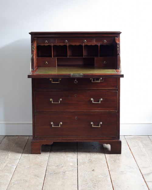GEORGE III MAHOGANY SECRETAIRE CHEST OF DRAWERS - ADDITIONAL PHOTO 2