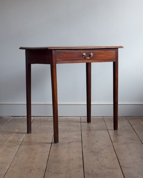 georgian mahogany side table - CATEGORY: ANTIQUE TABLES - DATED 18TH CENTURY