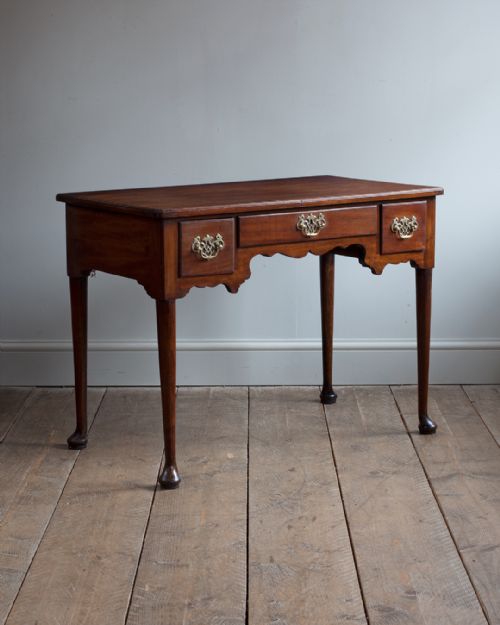 lovely quality george iii mahogany lowboy - CATEGORY: ANTIQUE FURNITURE - DATED 18TH CENTURY