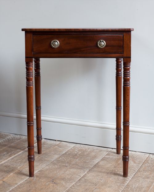 SMALL REGENCY MAHOGANY SIDE TABLE - ADDITIONAL PHOTO 1