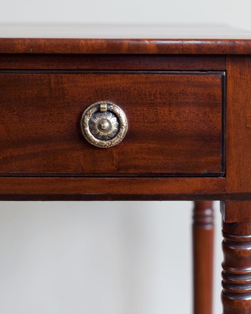 SMALL REGENCY MAHOGANY SIDE TABLE - ADDITIONAL PHOTO 5