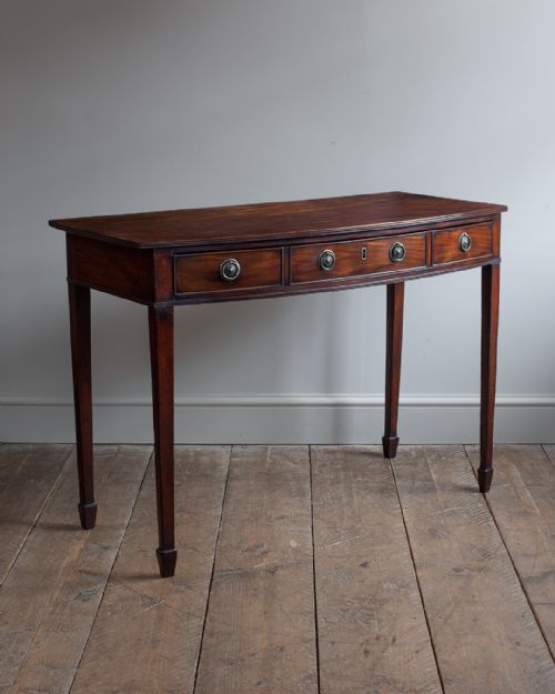 GEORGE III MAHOGANY BOWFRONT SIDE TABLE - ADDITIONAL PHOTO 3