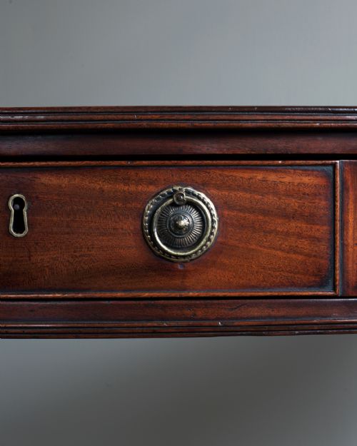 GEORGE III MAHOGANY BOWFRONT SIDE TABLE - ADDITIONAL PHOTO 6