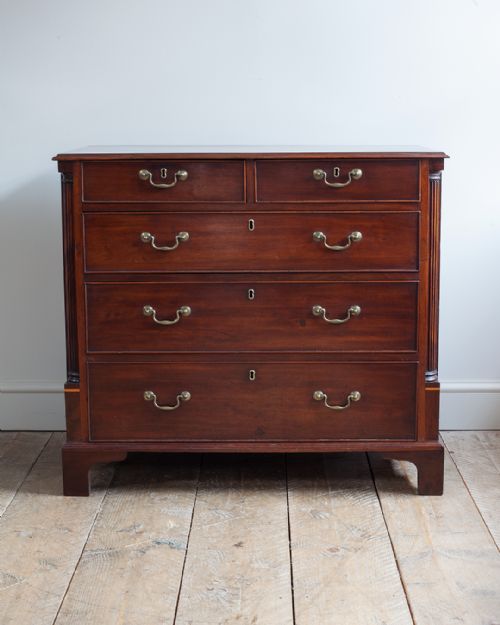 GEORGE III MAHOGANY CHEST OF DRAWERS - ADDITIONAL PHOTO 1