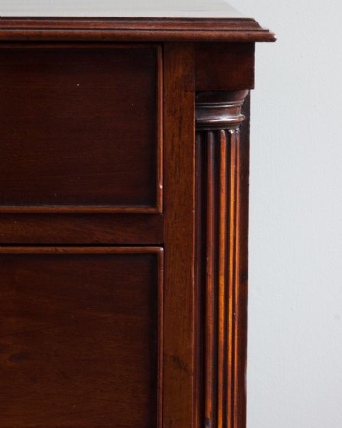GEORGE III MAHOGANY CHEST OF DRAWERS - ADDITIONAL PHOTO 4