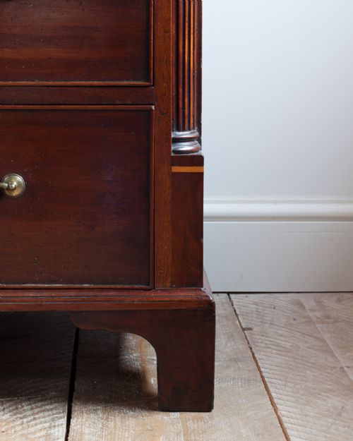 GEORGE III MAHOGANY CHEST OF DRAWERS - ADDITIONAL PHOTO 5