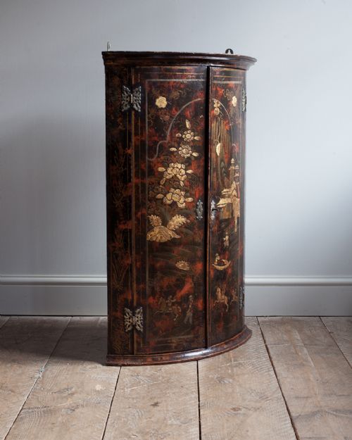 18TH CENTURY LACQUERED CHINOISERIE CORNER CUPBOARD - ADDITIONAL PHOTO 1