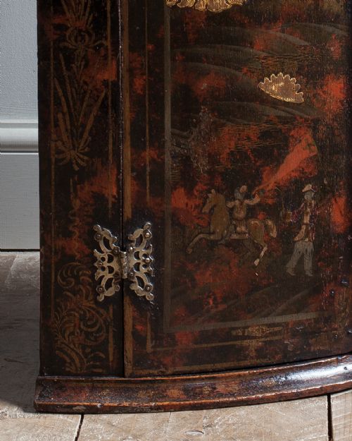 18TH CENTURY LACQUERED CHINOISERIE CORNER CUPBOARD - ADDITIONAL PHOTO 7