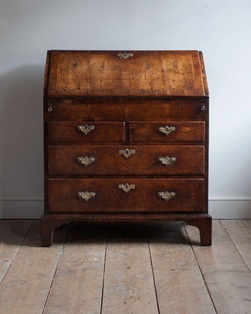 GEORGE II WALNUT BUREAU OF LOVELY COLOUR AND PATINA - ADDITIONAL PHOTO 1