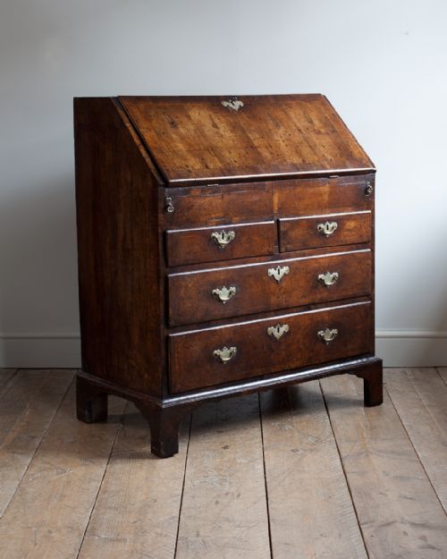 GEORGE II WALNUT BUREAU OF LOVELY COLOUR AND PATINA - ADDITIONAL PHOTO 3