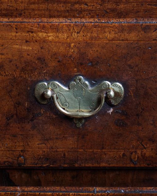 GEORGE II WALNUT BUREAU OF LOVELY COLOUR AND PATINA - ADDITIONAL PHOTO 4