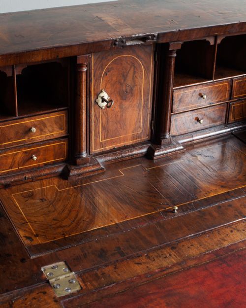 GEORGE II WALNUT BUREAU OF LOVELY COLOUR AND PATINA - ADDITIONAL PHOTO 5