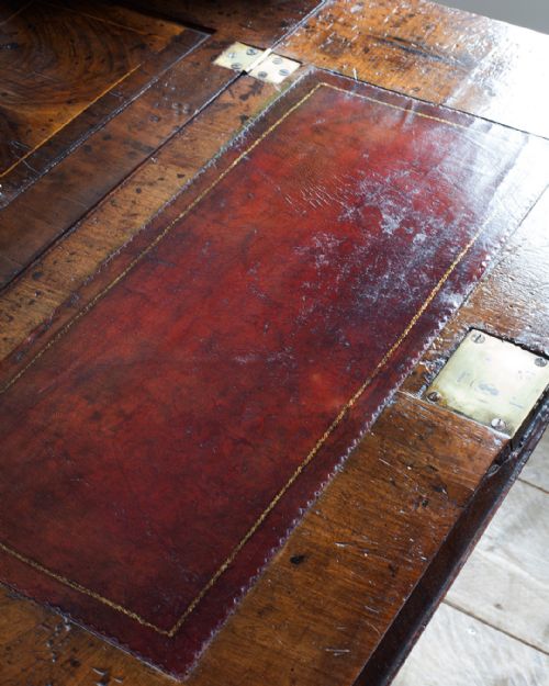 GEORGE II WALNUT BUREAU OF LOVELY COLOUR AND PATINA - ADDITIONAL PHOTO 7