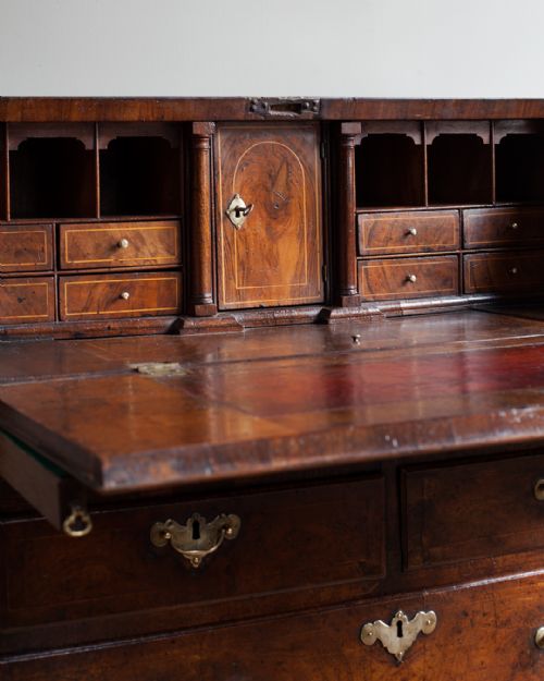 GEORGE II WALNUT BUREAU OF LOVELY COLOUR AND PATINA - ADDITIONAL PHOTO 8