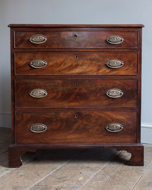 GEORGE III MAHOGANY CHEST OF DRAWERS - ADDITIONAL PHOTO 1