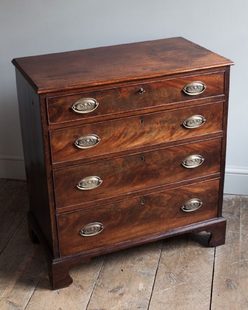 GEORGE III MAHOGANY CHEST OF DRAWERS - ADDITIONAL PHOTO 2