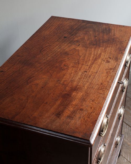 GEORGE III MAHOGANY CHEST OF DRAWERS - ADDITIONAL PHOTO 3