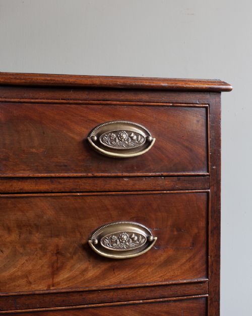 GEORGE III MAHOGANY CHEST OF DRAWERS - ADDITIONAL PHOTO 5