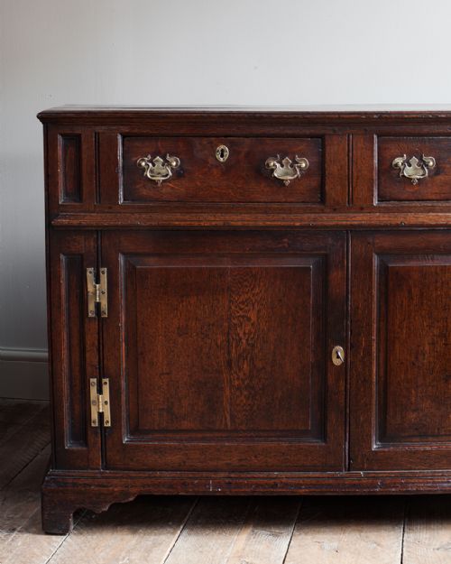 18TH CENTURY OAK DRESSER BASE - ADDITIONAL PHOTO 2