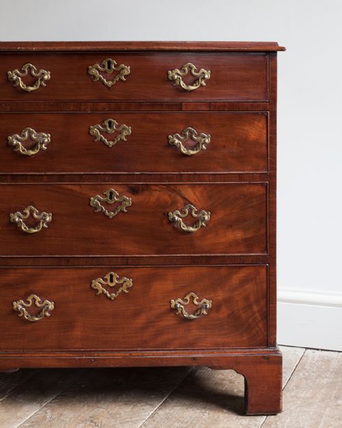 FINE QUALITY GEORGE III MAHOGANY CHEST OF DRAWERS - ADDITIONAL PHOTO 4