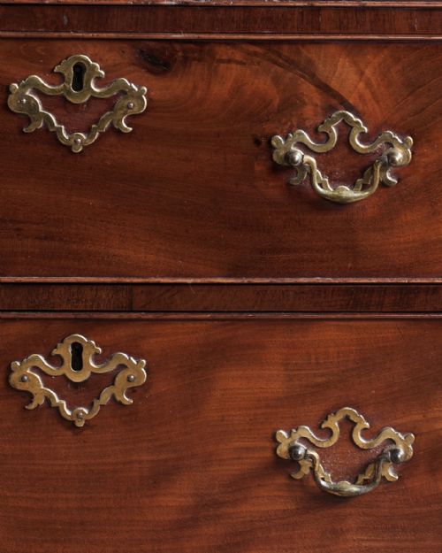 FINE QUALITY GEORGE III MAHOGANY CHEST OF DRAWERS - ADDITIONAL PHOTO 5