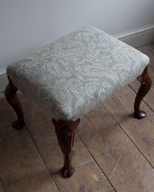 ATTRACTIVE 19TH CENTURY WALNUT STOOL - ADDITIONAL PHOTO 1