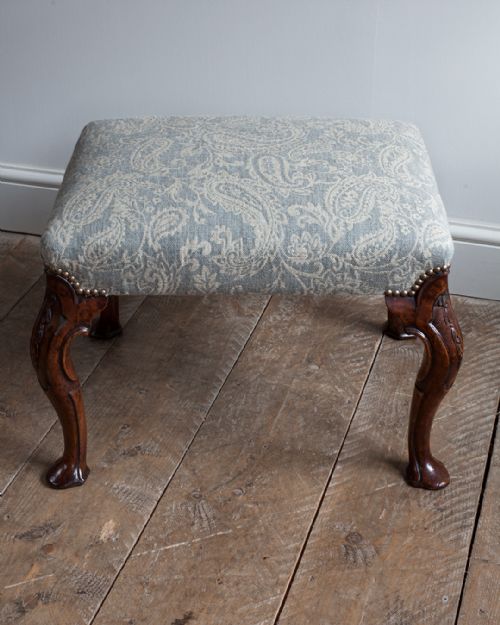 ATTRACTIVE 19TH CENTURY WALNUT STOOL - ADDITIONAL PHOTO 4